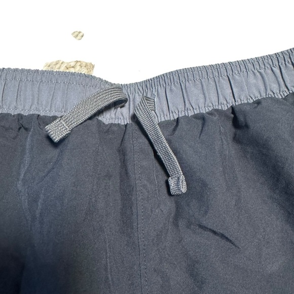 Under Armour | Gray, Black and Pink Athletic Shorts | Great Condition | 0039 - Picture 3 of 4